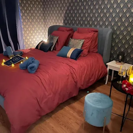 Vénus Love room Escapade romantique avec jacuzzi * Nantes