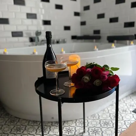 Venus Escapade Romantique Avec Jacuzzi * Nantes