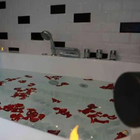 Nuit Magique Avec Jacuzzi Prive * نانت