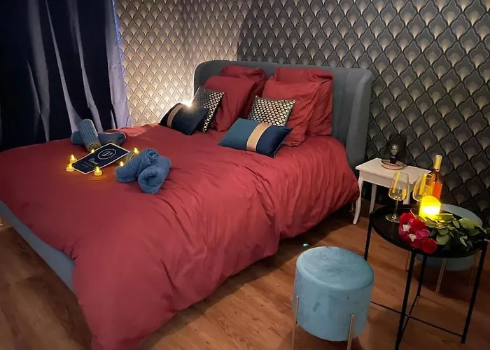 Vénus Love room Escapade romantique avec jacuzzi * Nantes