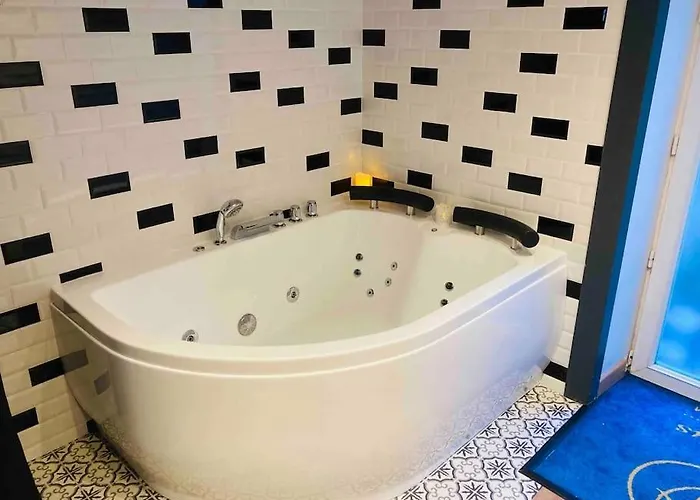 Appartamento Vénus Love room Escapade romantique avec jacuzzi *