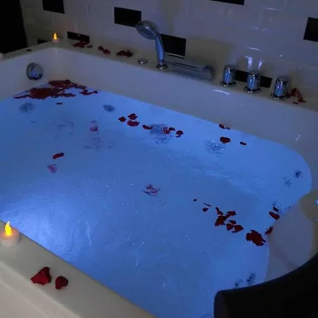 Апартаменты Venus Escapade Romantique Avec Jacuzzi *